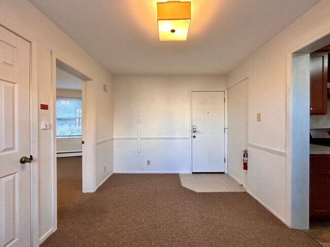 Building Photo - Cresent NE Apartments