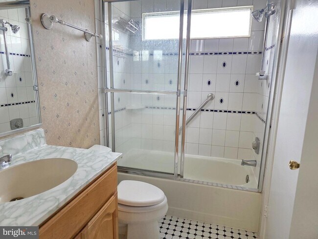 Building Photo - 14100 Oakpointe Dr