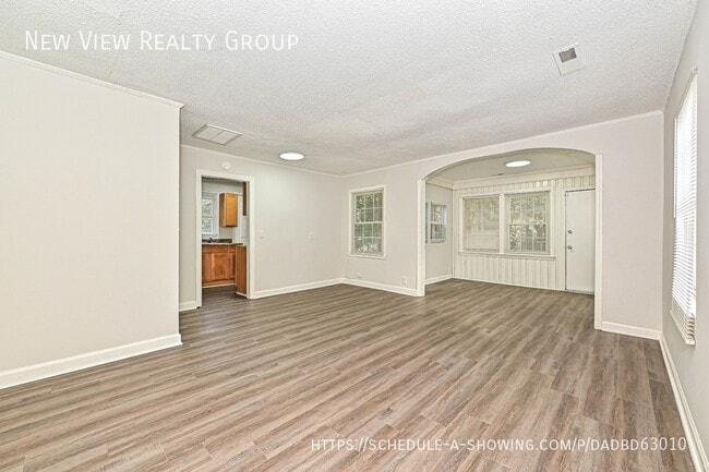 Building Photo - 301 Seldon Dr