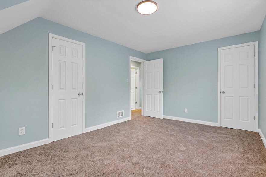Building Photo - 2805 Parkland Pl