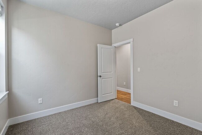 Building Photo - 6235 W Fireline St