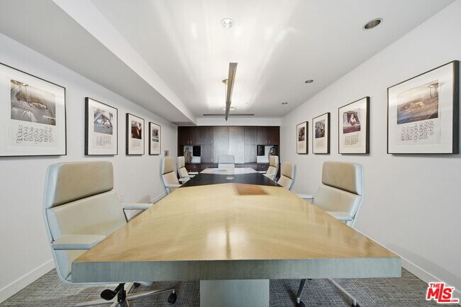 Building Photo - 13700 Marina Pointe Dr