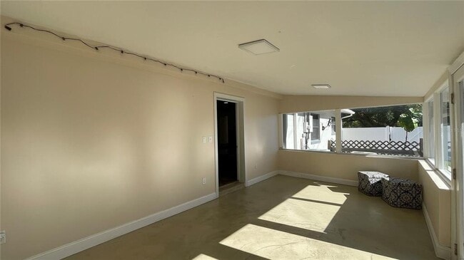 Building Photo - 313 Satsuma Dr