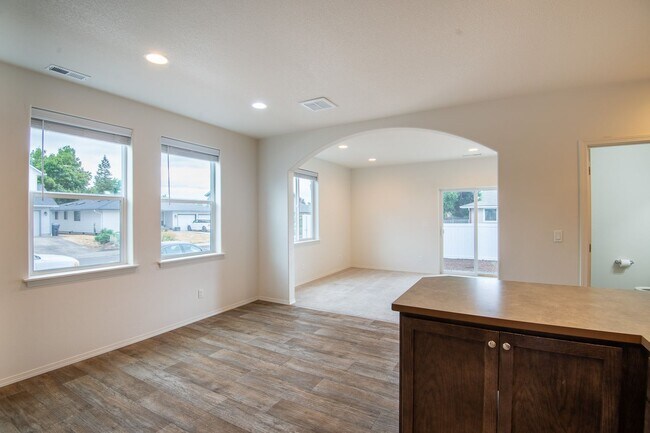 Building Photo - Heathwood - VPM484650H-6