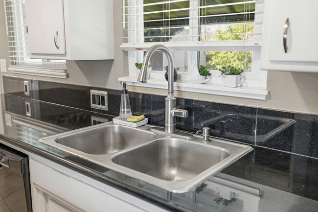 Building Photo - 1825 College Ave