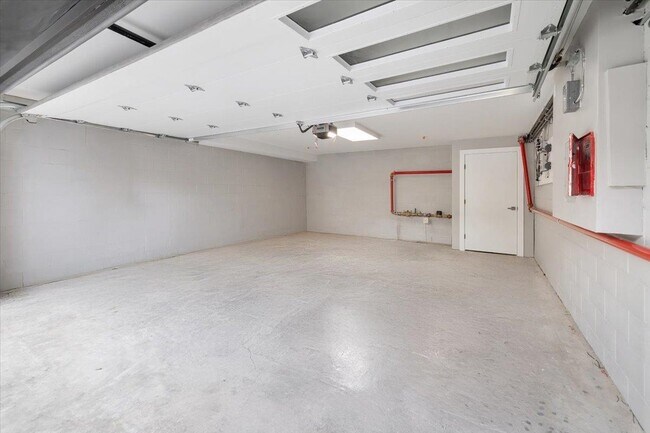 Building Photo - 526 64th St