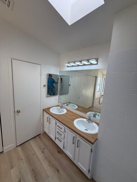 Building Photo - 3305 Paragon Dr