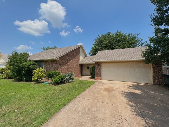 Building Photo - CHARMING 3 BED IN EDMOND!