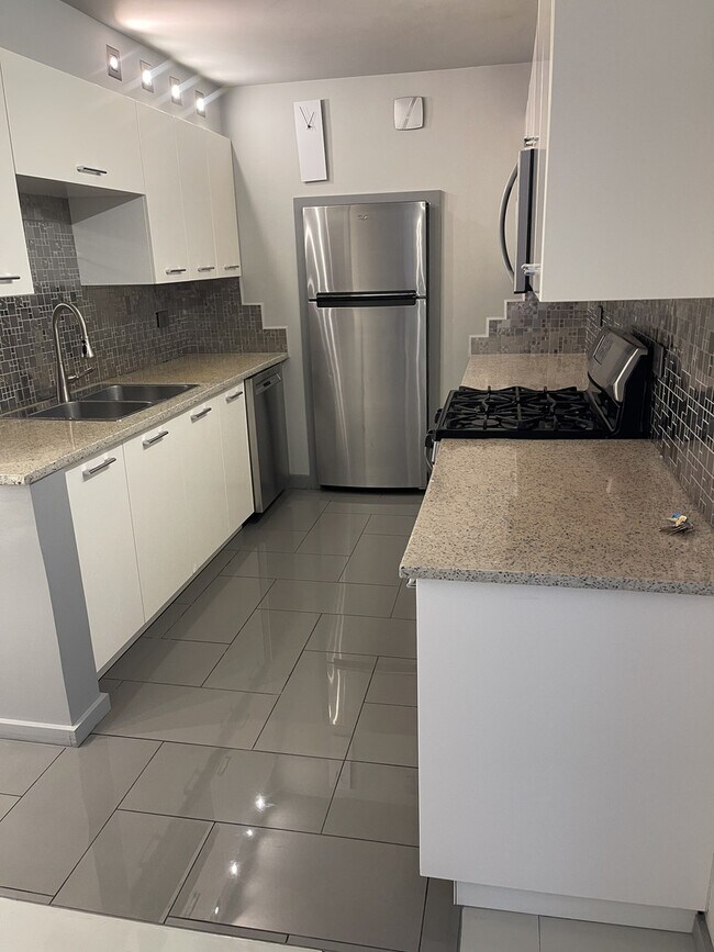 Building Photo - 234 E Bailey Rd