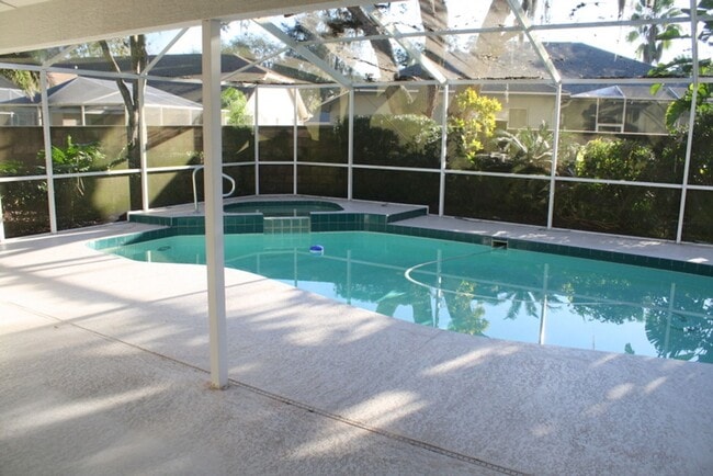 Building Photo - Beautiful 3 Bedroom two Bath