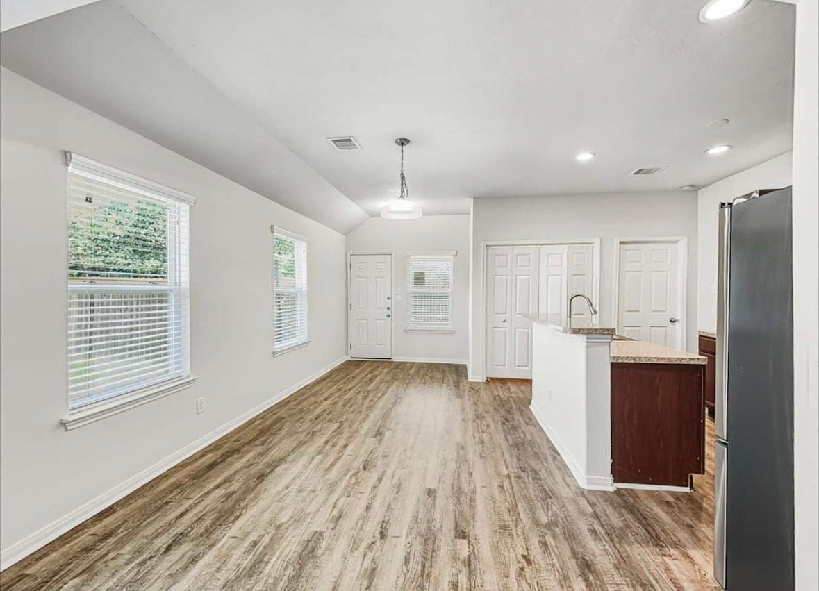 Building Photo - 6107 El Granate Dr