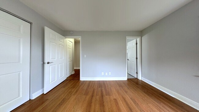 Building Photo - 6475 Cedarbrook Dr