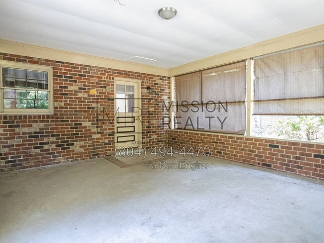 Building Photo - 325 Fairwood Dr