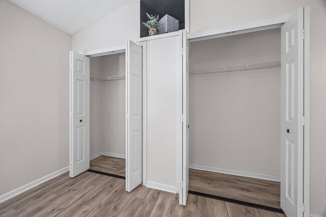 Building Photo - Great 2 bdrm Townhome in Steele Creek area...