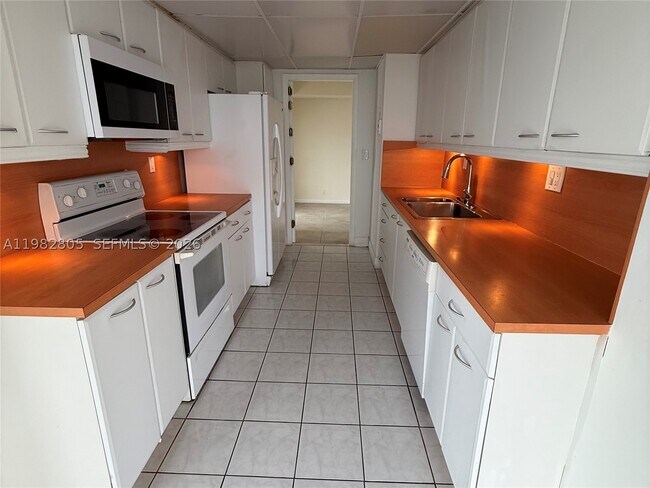 Building Photo - 4000 Towerside Terrace