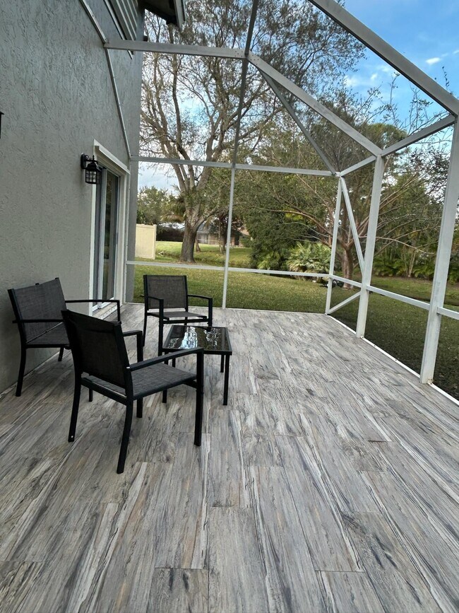 Building Photo - 1140 Staghorn St