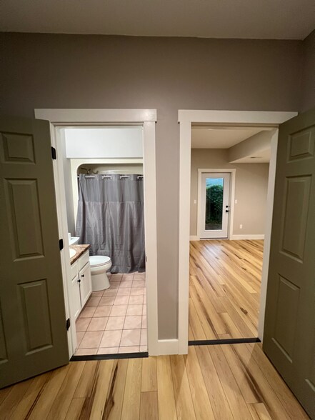 Building Photo - 704 W 15th St