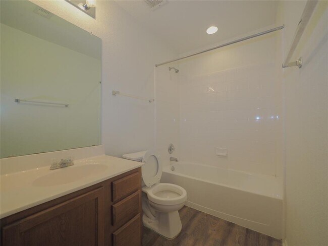 Building Photo - 2104 Perkins Pl