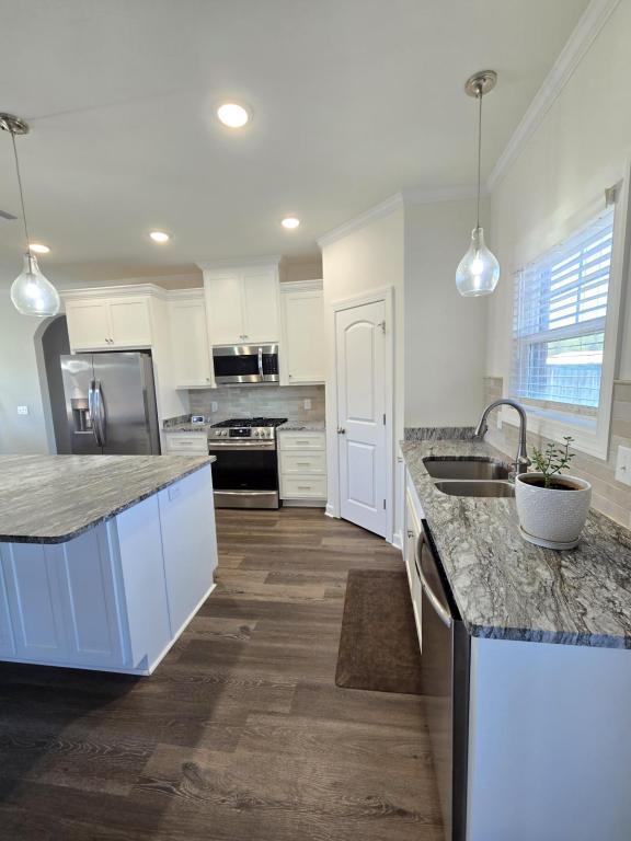 Building Photo - 111 Amelia Cir