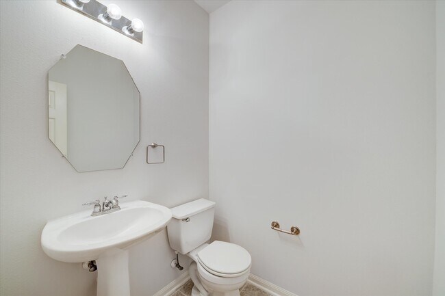 Building Photo - 1161 Eden Park Ln