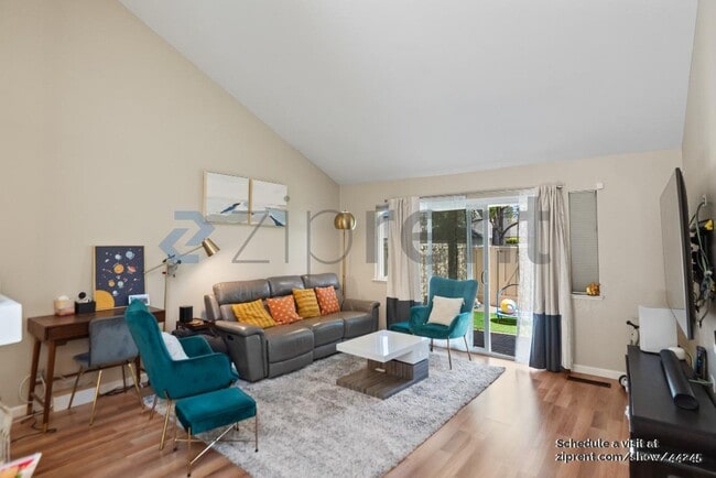 Building Photo - 652 St Ives Ct