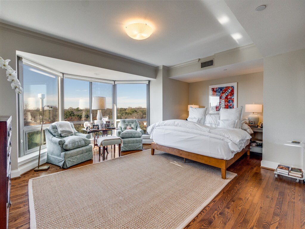 Building Photo - 4242 Lomo Alto Dr