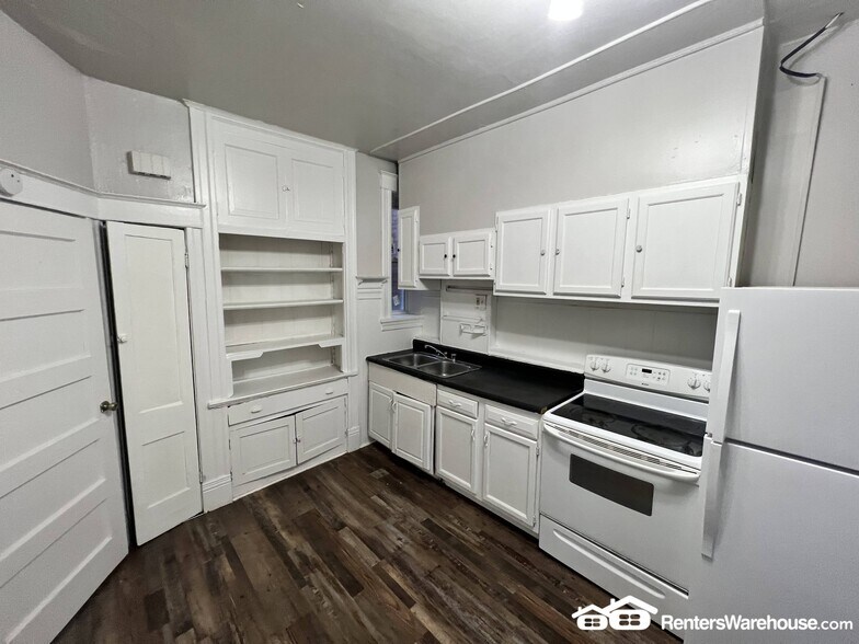 Building Photo - 4223 Red Bud Ave