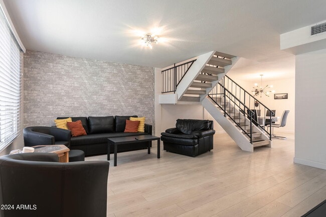 Building Photo - 4004 N Granite Reef Rd