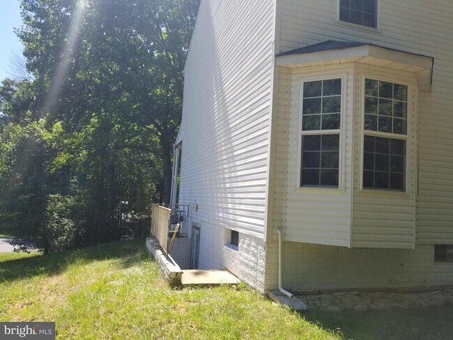 Building Photo - 16 Twin Lake Ct