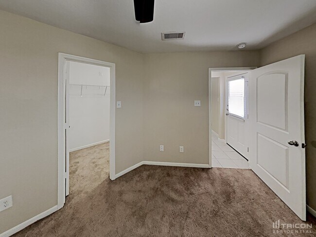 Building Photo - 425 Palomino Stand Dr