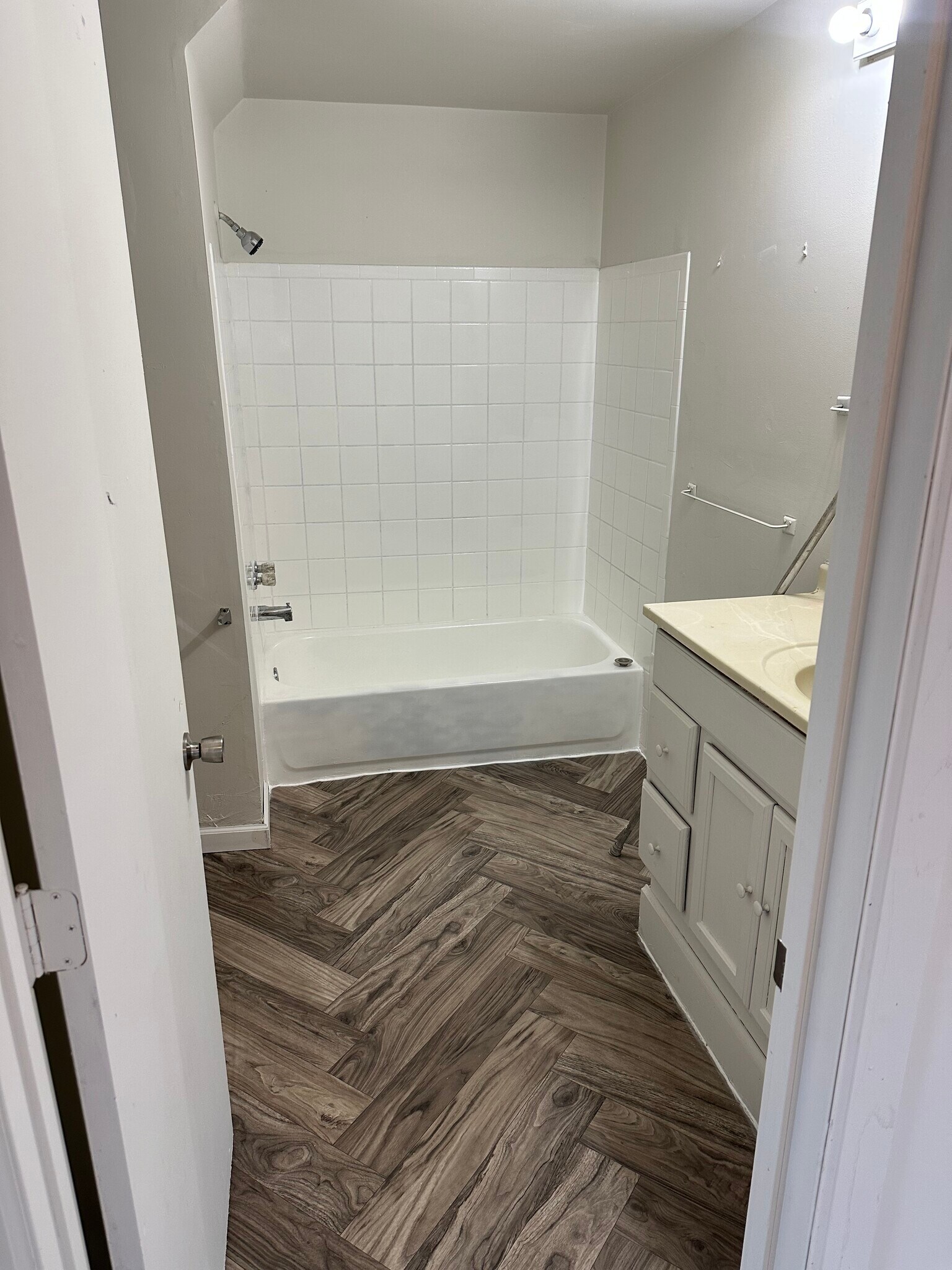 Building Photo - 730 Thomas Ave