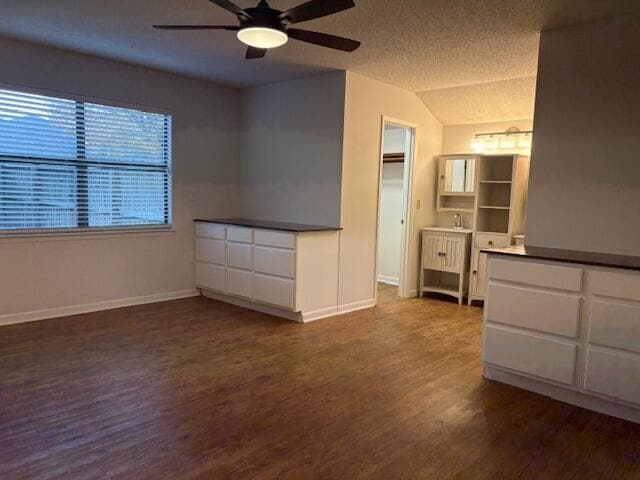 Building Photo - 519 Nutmeg Ave