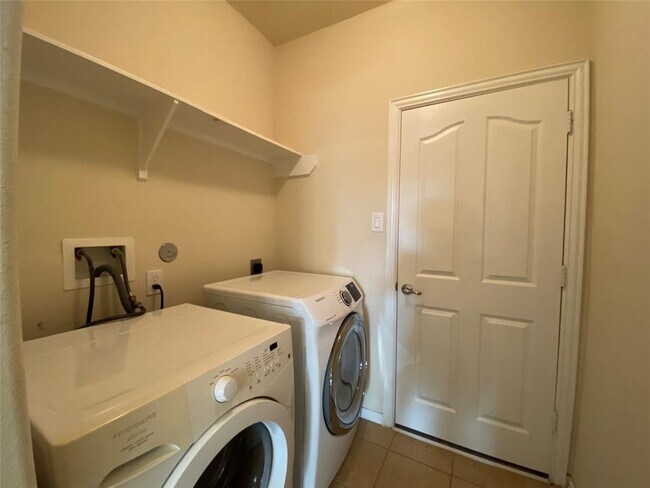 Building Photo - 24615 Forest Canopy Dr
