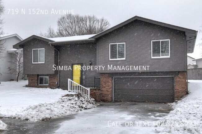 Building Photo - 719 N 152nd Ave