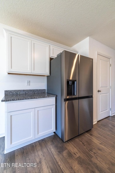 Building Photo - 228 Belle court