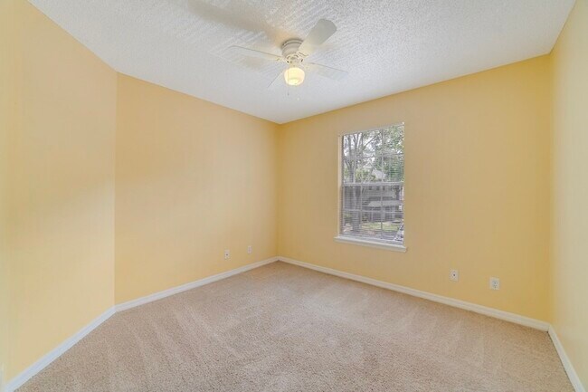 Building Photo - 6052 Westgate Dr