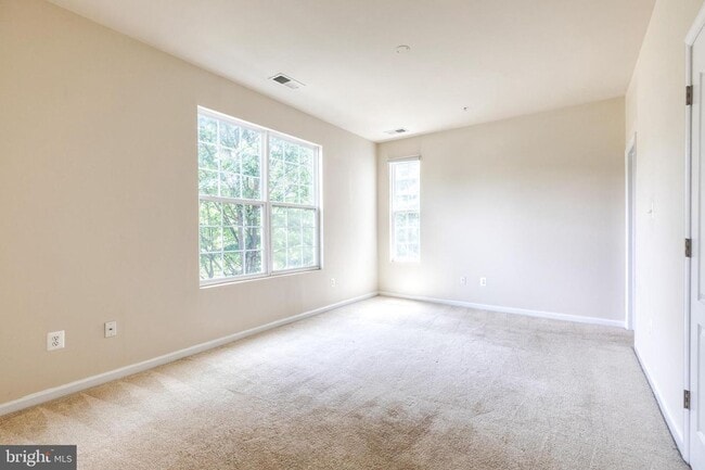 Building Photo - Welcome to Observation Drive! This lovely ...