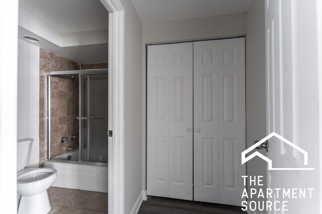 Building Photo - 6011 N Winthrop Ave