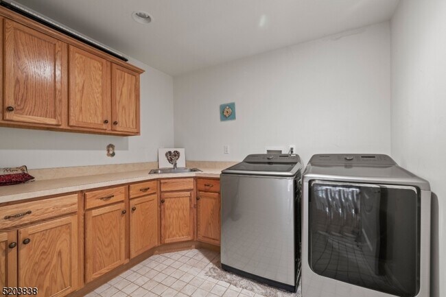 Building Photo - 326 Rock Ridge Ct