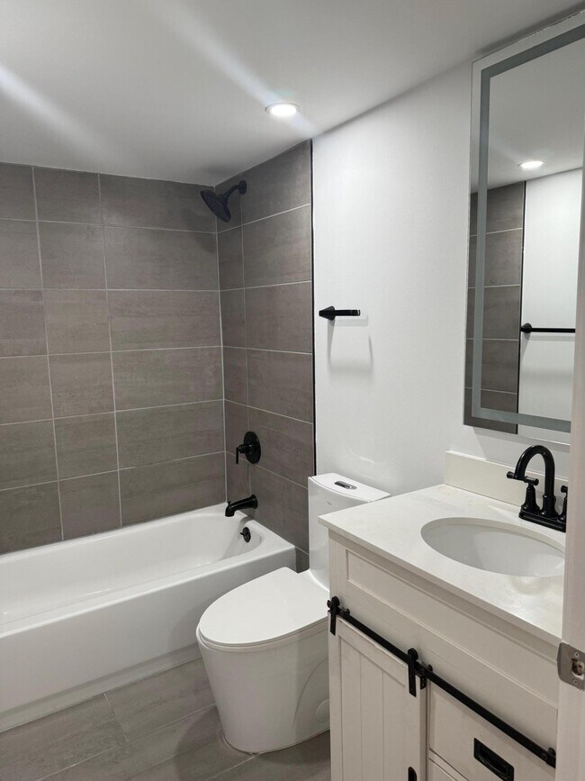 Building Photo - 2786 Tennis Club Dr