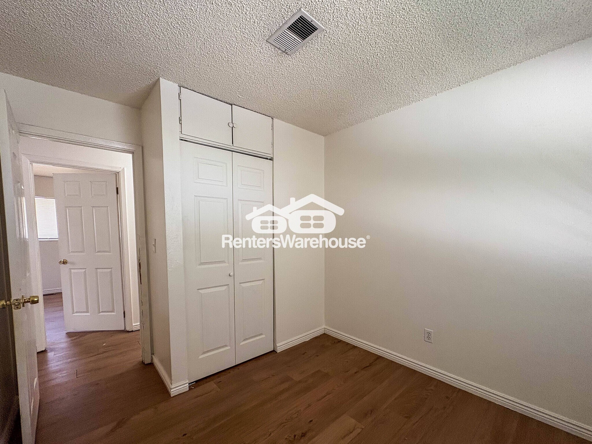 Building Photo - 327 Leona Dr