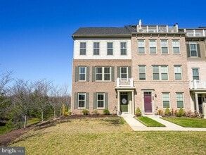 Building Photo - 2067 Alder Ln