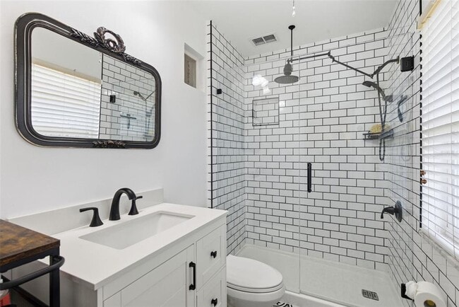 Building Photo - 2039 Pine Ridge Dr