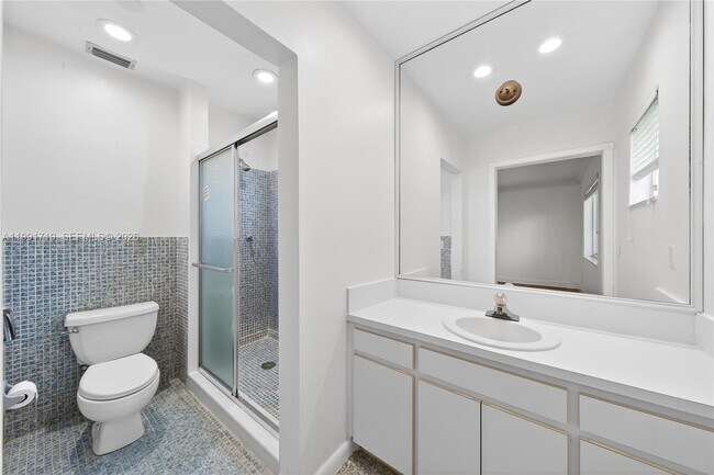 Building Photo - 10142 SW 79th Ave