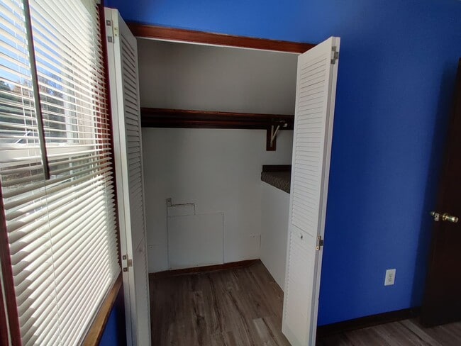 Building Photo - 3 bedroom townhouse