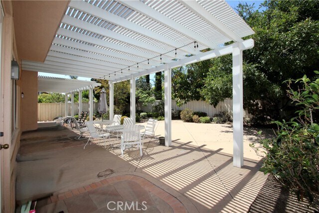Building Photo - 19 Benavente