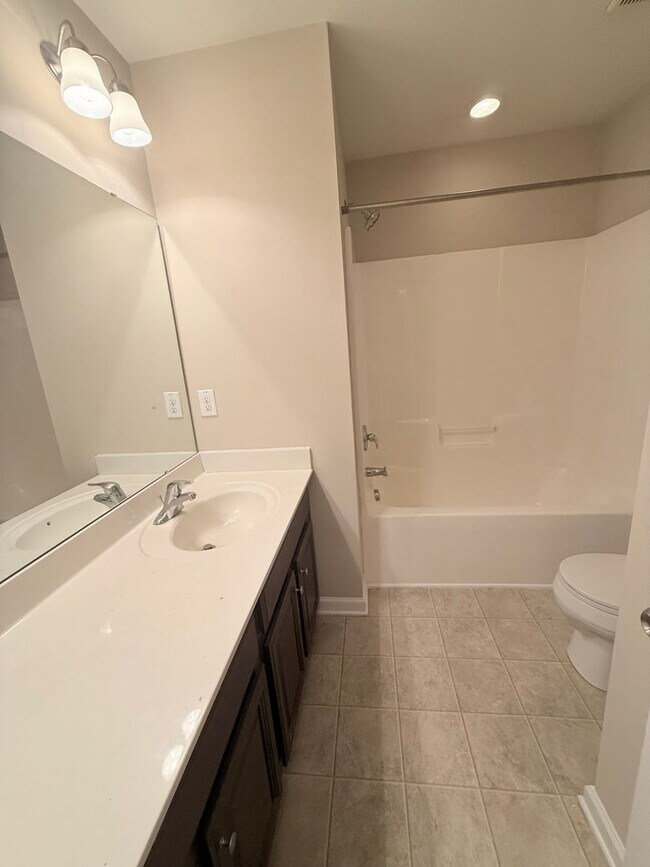 Building Photo - Beautiful Providence Place Townhome Near RTP & RDU – Pool Community!
