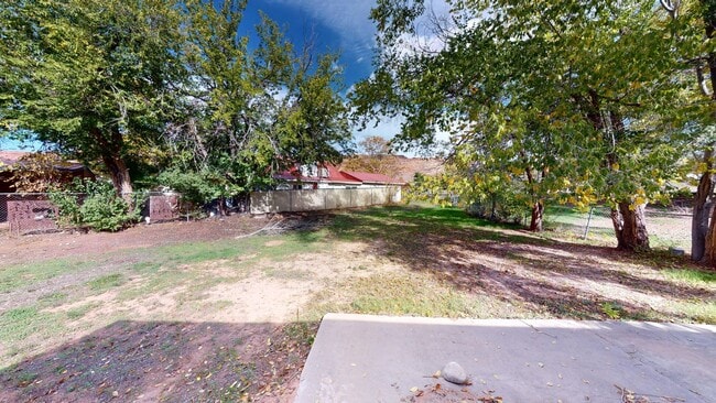 Building Photo - 2 bedroom duplex in quiet cul-de-sac