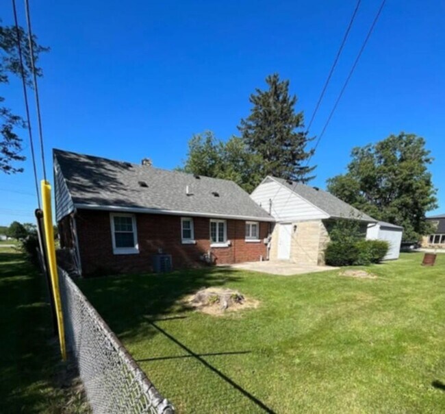 Building Photo - Spacious inside and out! Freshly painted!  3-Bedroom Rental Home – Comfort & Convenience!