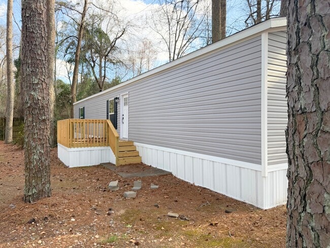 Building Photo - 77 Edinburgh Dr SW